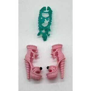 Monster High Lagoona Blue Frights Camera Action Pink Heel Shoes & Teal Necklace